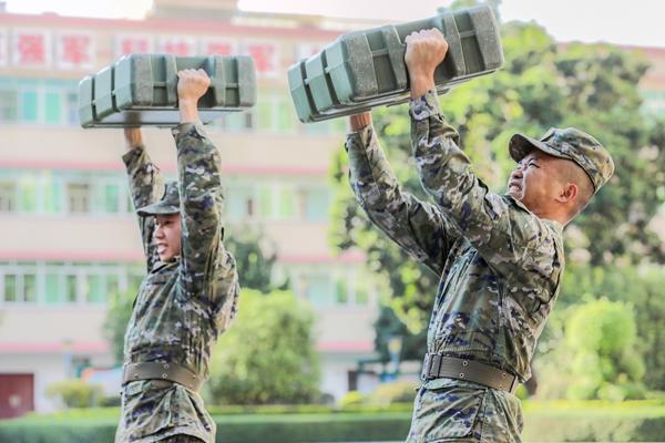 贝思盈配资 武警贺州支队：加强体能训练 提升官兵体能素质