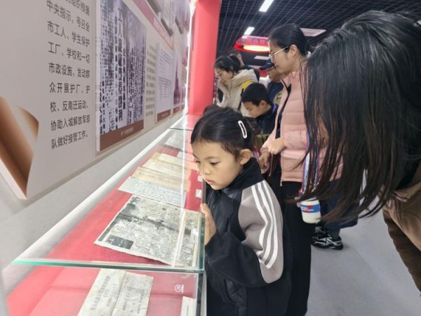 恒富配资 铛铛车变“移动教室”  城运文旅携手市北巴士开展小学生公交文化研学活动